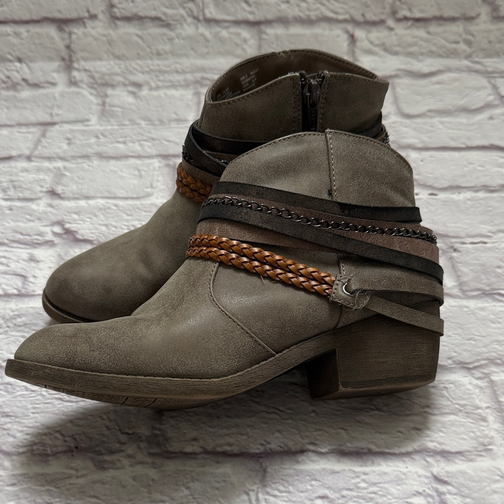 SO Woman’s country western Ankle Boots